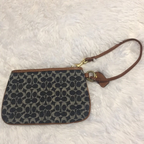 Coach Wristlet w Front Pocket & Embossed Hang tag - Picture 4 of 8